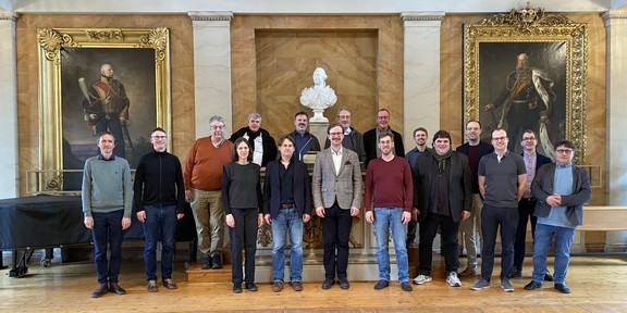 Es sind Universitätsmusikdirektoren zu sehen. 