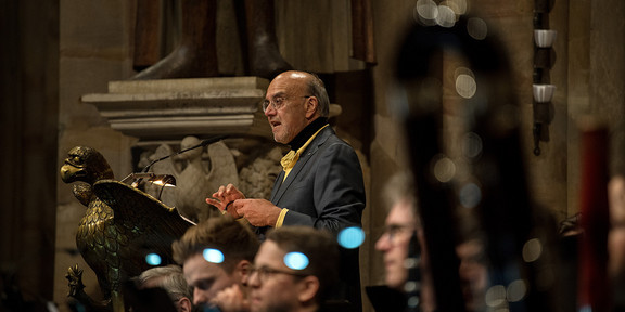 Prof. Dr. Michael Stegemann hält eine Vorlesung in der Reinoldikirche.